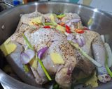Hình bước làm 4 của món Gà Ta Hấp Hành