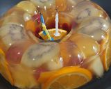 Foto langkah ke 5 dari resep Puding Buah Ulang Tahun Mudah dan Lezat!.