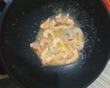 Foto langkah ke 3 dari resep Tumis brokoli udang.