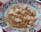 Foto del paso 4 de la receta: Espaguetis integrales con gambas al ajillo picantes