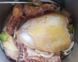Foto del paso 2 de la receta: Consomé de pollo al chipotle con arroz de coliflor