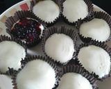 A picture of step 11 of Manhatan cheesecake cupcakes.
