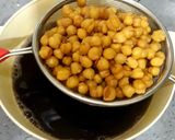A picture of step 3 of Amritsari choley.