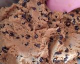 Foto langkah ke 4 dari resep Cookie Monster Chewy Chocochips Cookies.