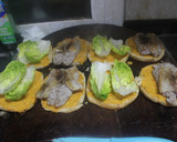 Foto del paso 5 de la receta: Bocaditos de hamburguesas de trucha con panceta