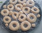Foto langkah ke 3 dari resep Donut simple.