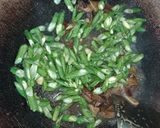 Foto langkah ke 3 dari resep 57. Oseng Kacang + Jamur Kuping.