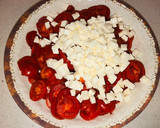 Foto del paso 3 de la receta: Ensalada de tomates perita con queso fresco