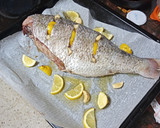 Foto del paso 1 de la receta: Sama al horno con papas arrugás y mojo de pimiento