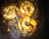 Foto langkah ke 3 dari resep Salt n pink pepper prawns.