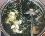 Hình bước làm 3 của món Canh rong biển, đậu non nấu tôm băm