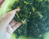 Foto langkah ke 2 dari resep Tumis Daun Pepaya Ebi (No Pahit).