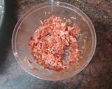 Foto del paso 2 de la receta: Tortilla de papas con cebolla, chorizo y perejil