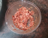 Foto del paso 2 de la receta: Tortilla de papas con cebolla, chorizo y perejil