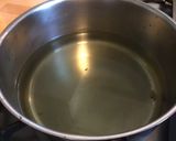 Une image de l'étape 1 de Purée de polenta aux champignons de paris et bouillon maison.