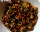 Foto langkah ke 1 dari resep Tumis Kerang Saus Tiram Pedas.