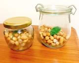 Natto, fermented soybeans with herbs
