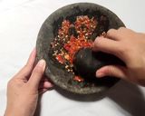Foto langkah ke 3 dari resep Sambel Bawang Terasi.