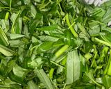 Foto langkah ke 2 dari resep Tumis Kangkung Cumi Saus Tiram.
