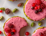 Foto del paso 3 de la receta: Tartaletas de pistacho y cheesecake de frutos rojos