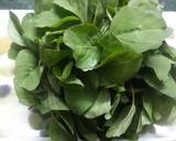 Stir Fried Spinach with Garlic and Green Peas recipe step 1 photo