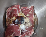Foto langkah ke 1 dari resep Beef Steak With Brown Sauce.