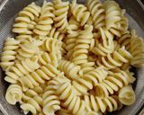 A picture of step 3 of White sauce macaroni.