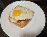 Foto del paso 5 de la receta: Sándwich con bechamel y huevo frito