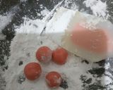 Foto langkah ke 5 dari resep Bola bola susu merah putih.