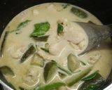 รูปขั้นตอนการทำที่ 4 ของ แกงเขียวหวานไก่ใส่มะเขือยาว