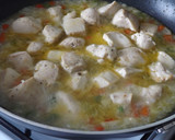 Foto del paso 2 de la receta: Cazuela de pollo con arroz y champiñones variados