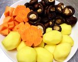 Hình bước làm 1 của món Gà Nấu Nấm(Phiên Bản Lagu Gà😆)