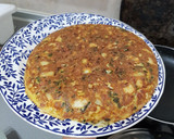 Foto del paso 5 de la receta: Tortilla con papas, espinaca, jamón, queso y cebolla