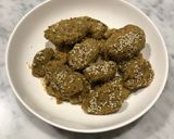 Foto del passaggio 2 della ricetta Polpette di lenticchie con semi di sesamo 🧆 #airfryer