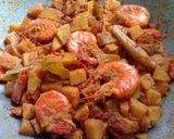 Foto langkah ke 6 dari resep Sambel Goreng Kentang Udang.