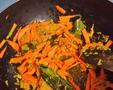 Foto langkah ke 3 dari resep Acar Kuning Wortel, Timun, Ikan Kembung.