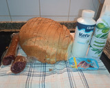 Foto del paso 1 de la receta: Tostada de pan de pueblo con queso Kéfir, salchichón ibérico y anchoas
