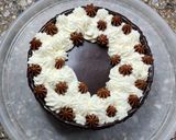Foto del paso 15 de la receta: 🎂🍫🍰 Chocotorta de cumpleaños!! 🍰 Chocotorta con drip de chocolate, ganache y crema - facilísima!! 🍰🍫