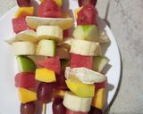 A picture of step 5 of Fruit skewers.