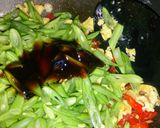 Foto langkah ke 4 dari resep Tumis buncis telur saus tiram.