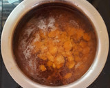 A picture of step 2 of Tamarind dates chutney.