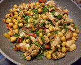 Foto del paso 7 de la receta: Pollo con garbanzos al curry