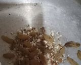 A picture of step 3 of Gajar ki nawabi kheer.