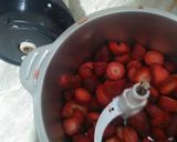 صورة لخطوة 2 من وصفة عصير الفراولة 🍓🍓🍷🍷 الطبيعي والصحي