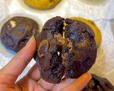 صورة لخطوة 5 من وصفة كوكيز نيويورك دبل تشوكلت (بحشو الشوكلت سبريد) 🍪
