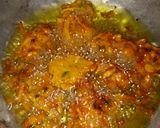 A picture of step 5 of Chips pakoray.