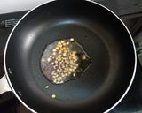 A picture of step 2 of Ivy Gourd Stir Fry.