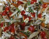 A picture of step 4 of Veg egg chicken pasta.