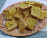Foto langkah ke 5 dari resep Tasty Garlic Bread.