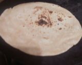 A picture of step 6 of Chapati ya phulka.